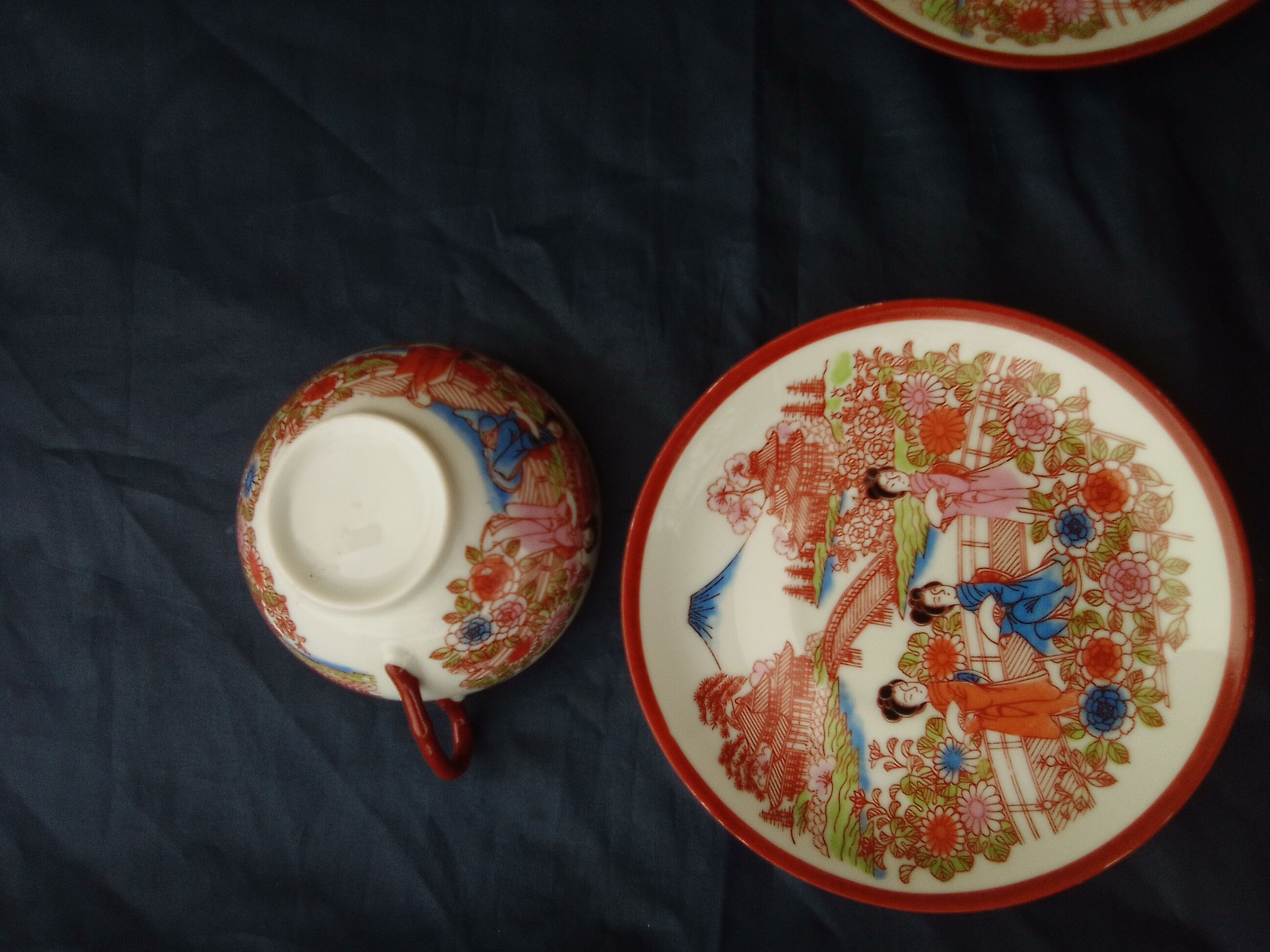 4 Japanese tea cups with saucer with empress in lithophany