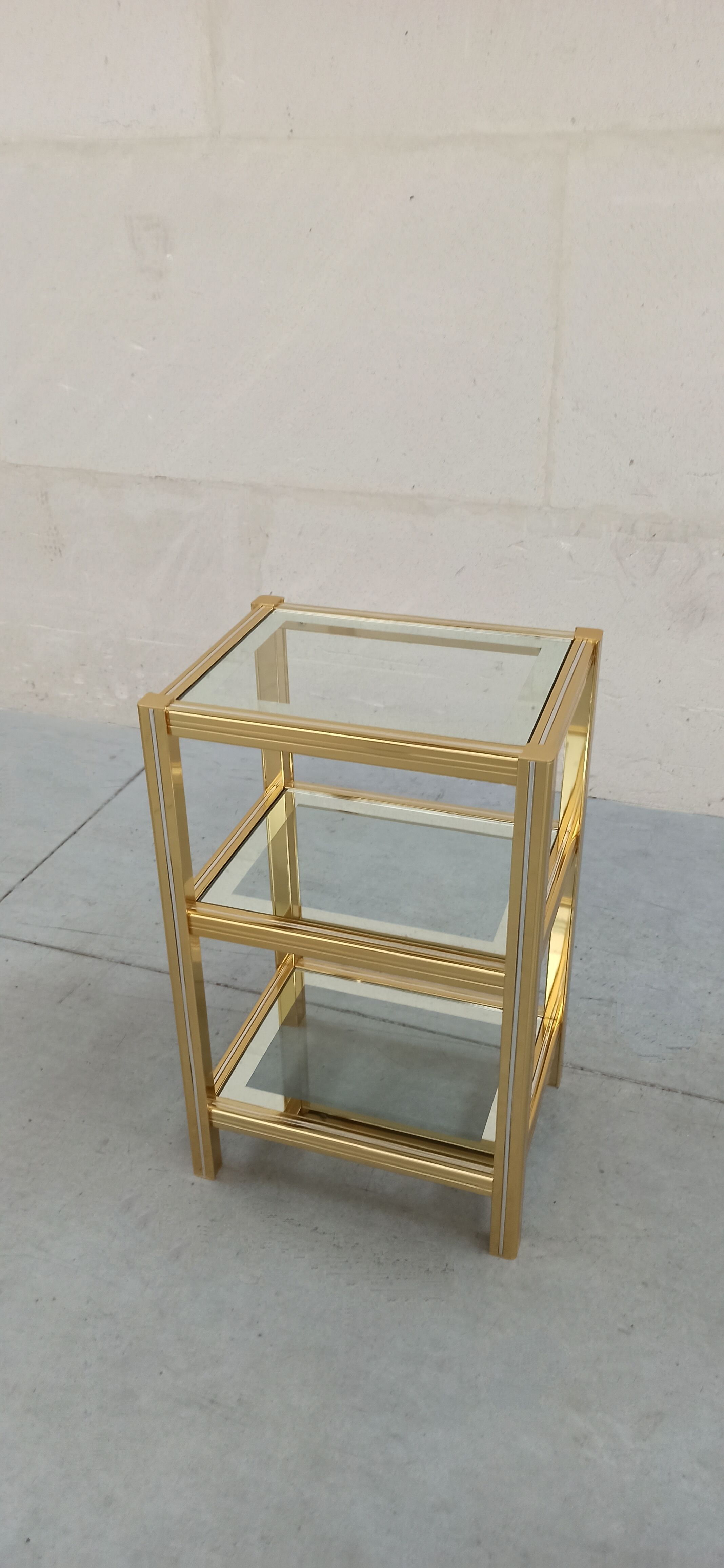 70's design fifth wheel shelf