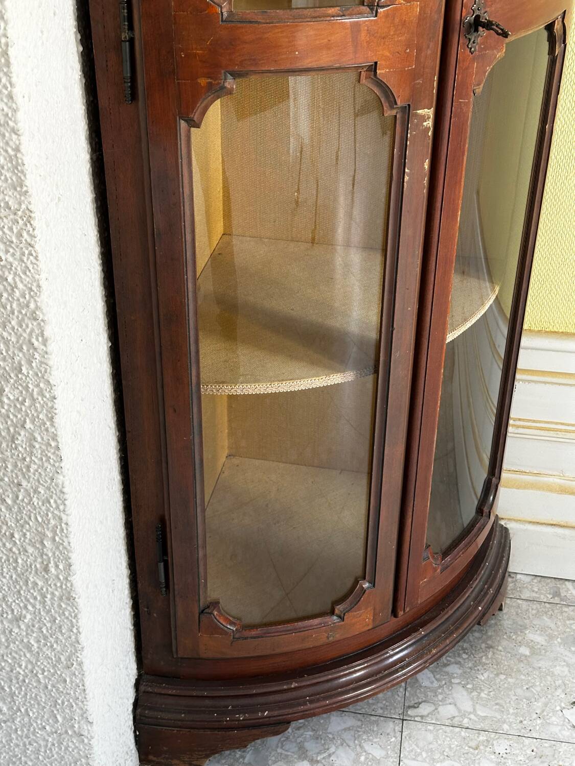 Corner display cabinet veneered in mahogany - Victorian - 20th century