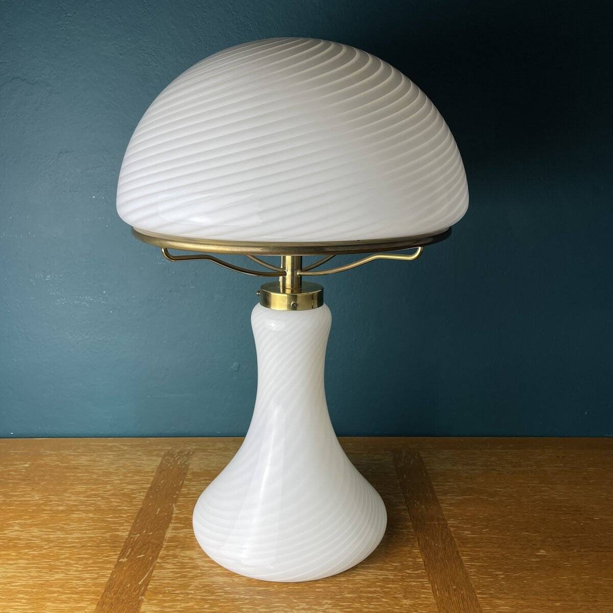 Large classic swirling Murano glass mushroom table lamp, Italy, 1970s