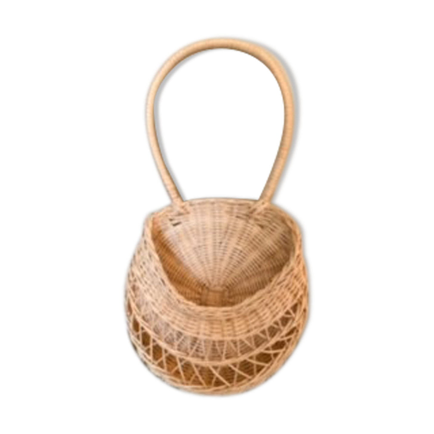 Rattan basket to hang