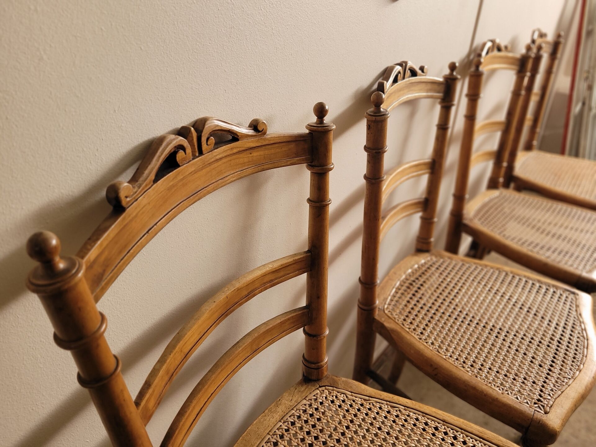 Lot de 4 chaises volantes Louis XVI