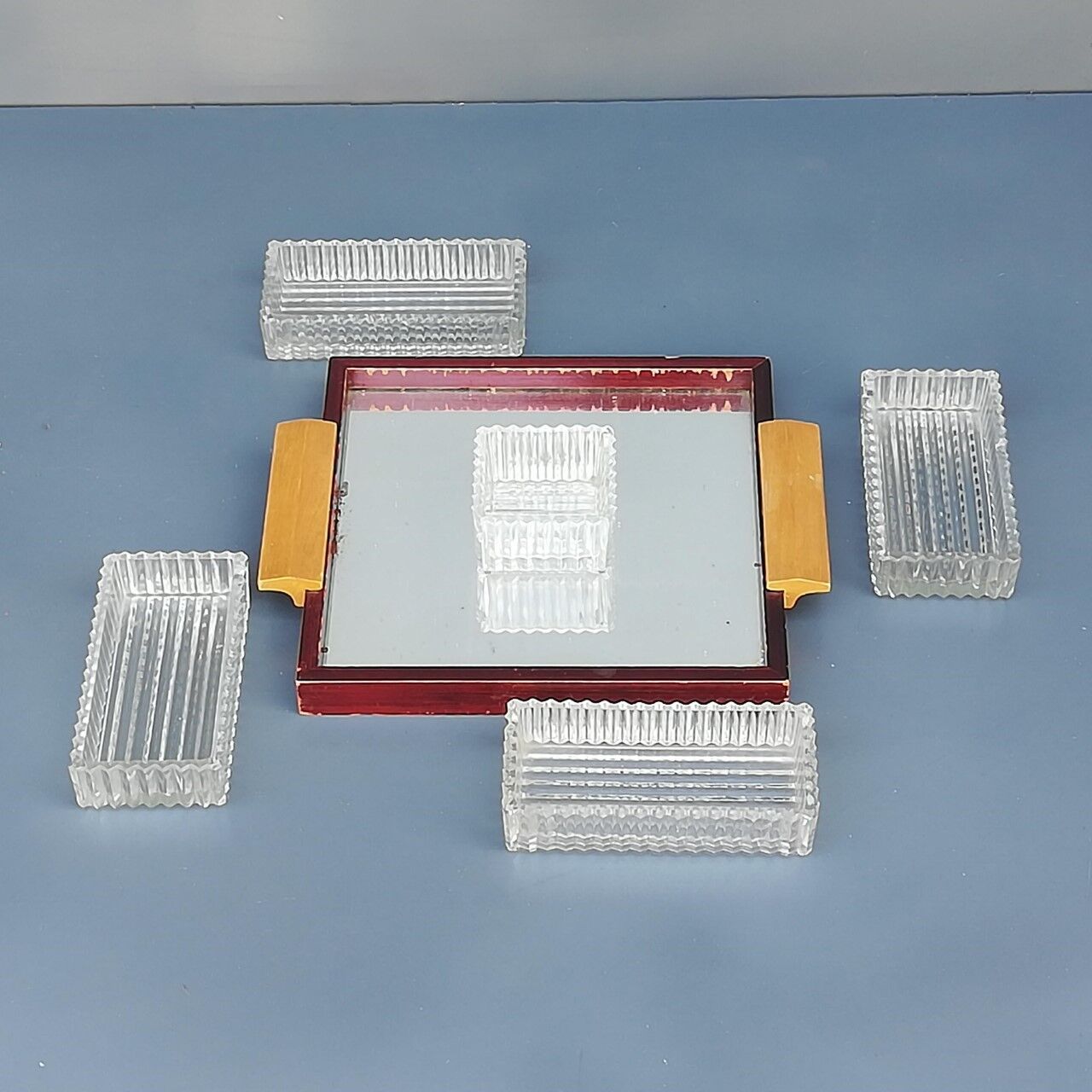 Art Deco top with 5 glass cups