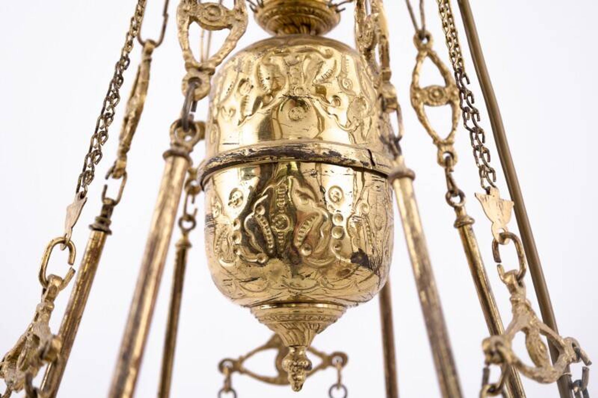 Lustre en laiton de la première moitié du XXe siècle.