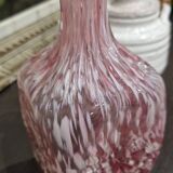 Vase ancien carré ou carafe en pate de verre soufflé ciselé style Clichy rose