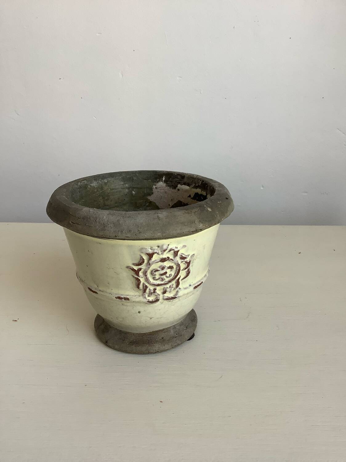 Set of 2 enameled stoneware pot covers