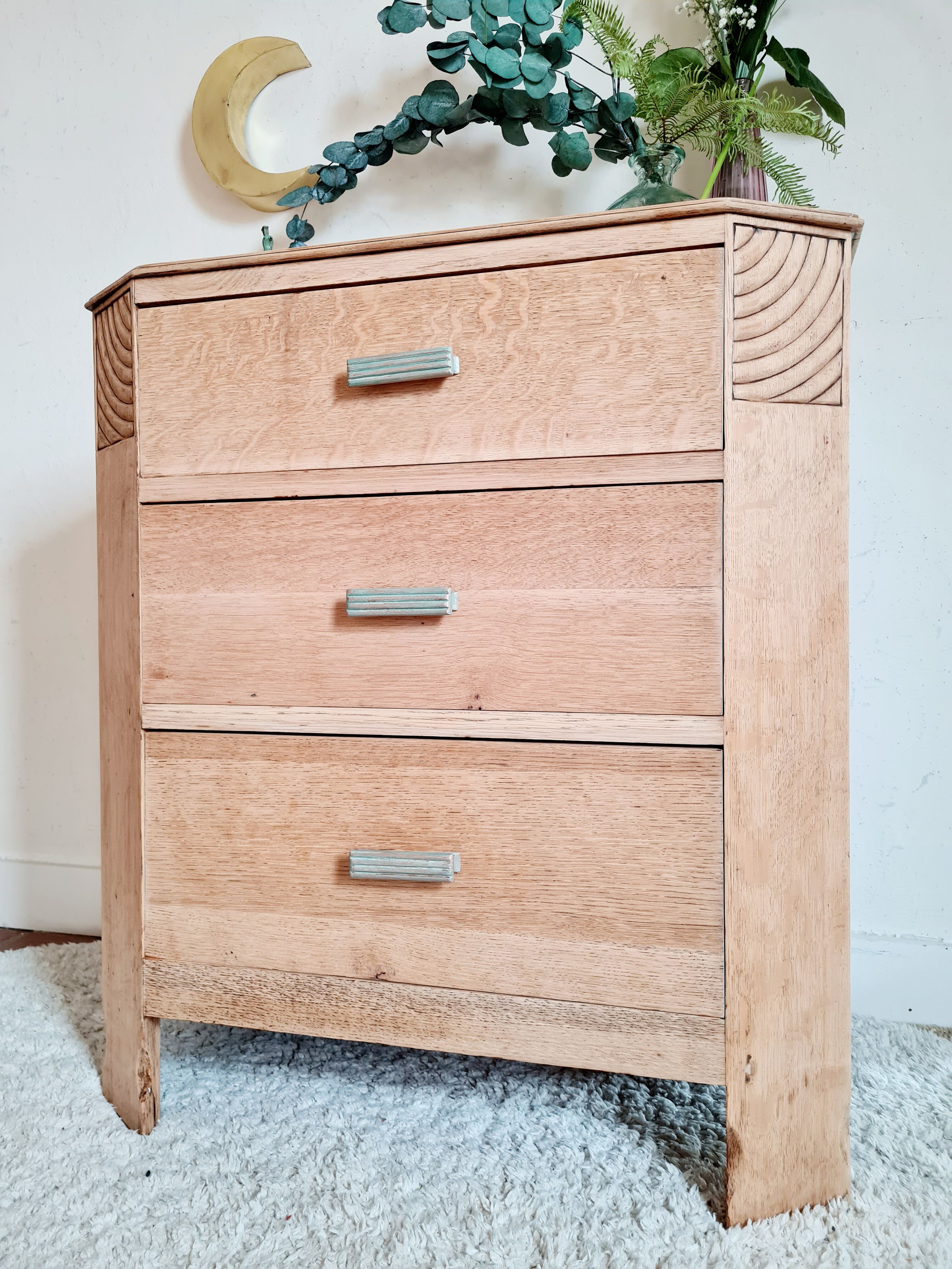 Raw and renovated art deco commodity