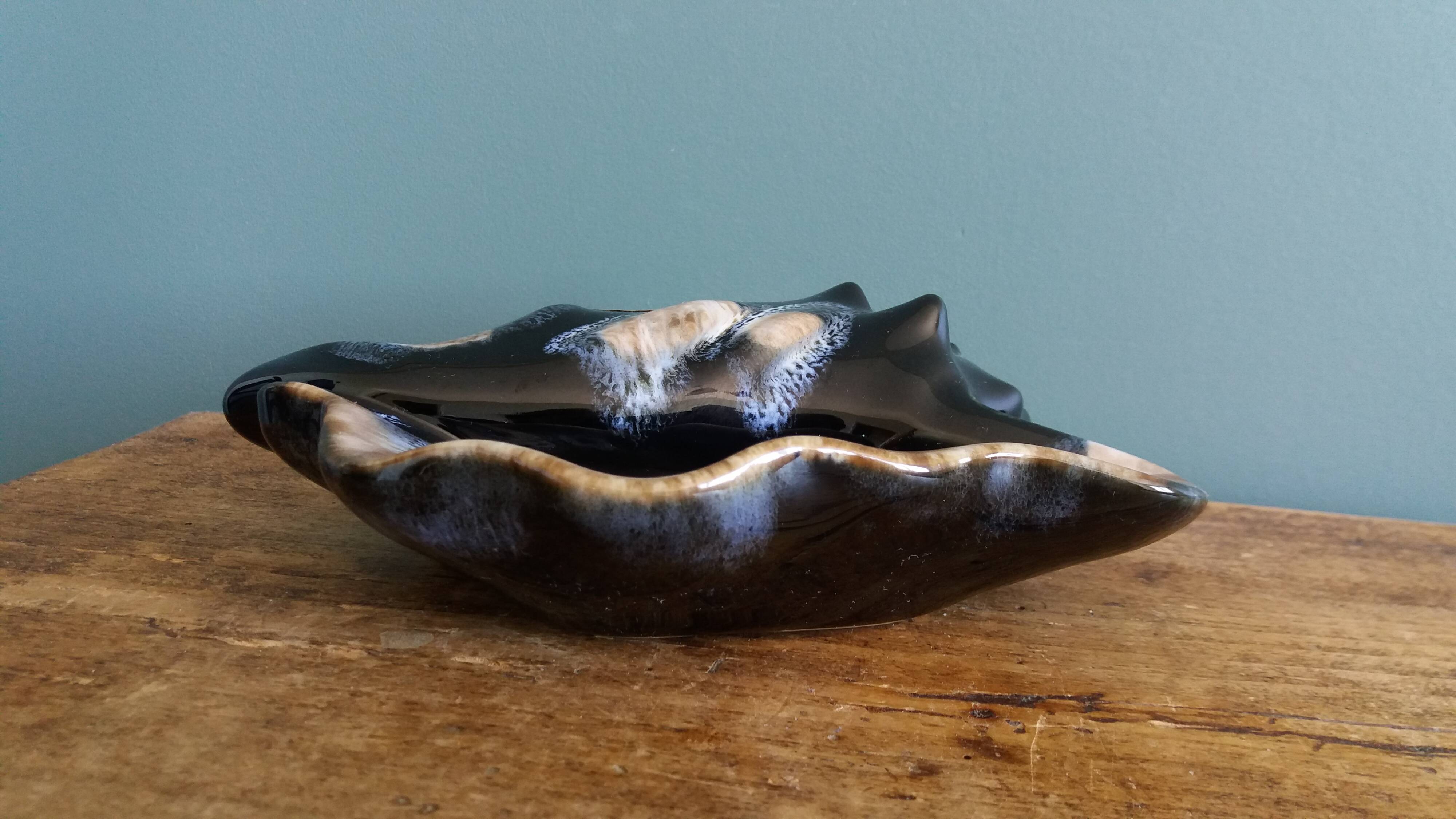 Flamed stoneware shell ashtray in Vallauris style