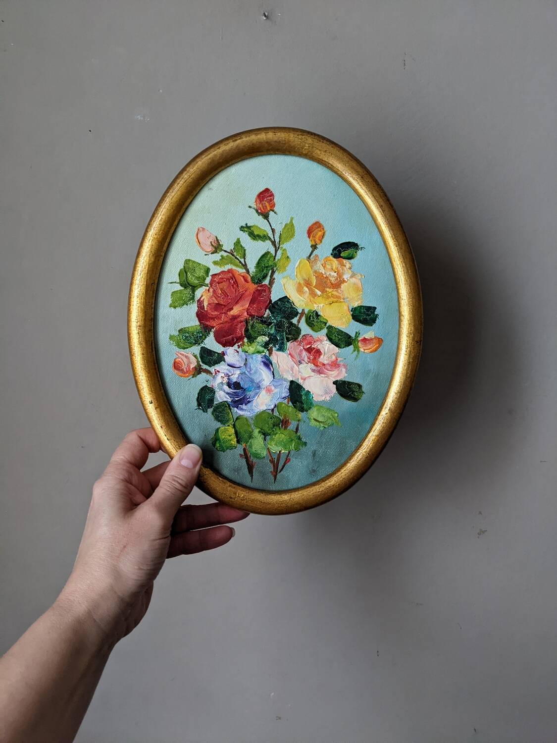 Old oval acrylic painting on gilded wooden panel.