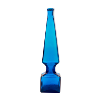 Bouteille ou vase en forme d'obélisque en verre bleu