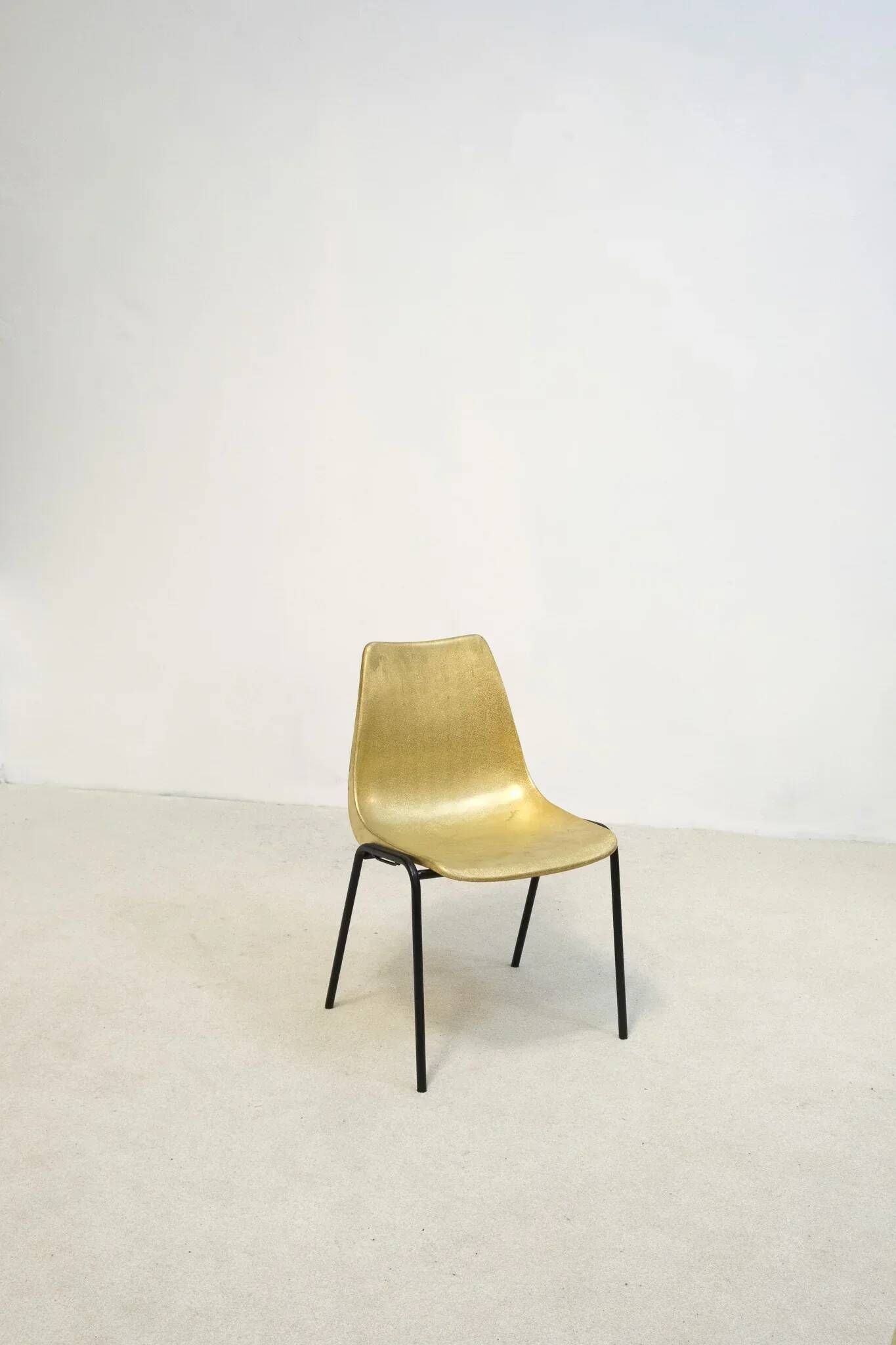 Chaise vintage empilable moulée de Hiller Allemagne