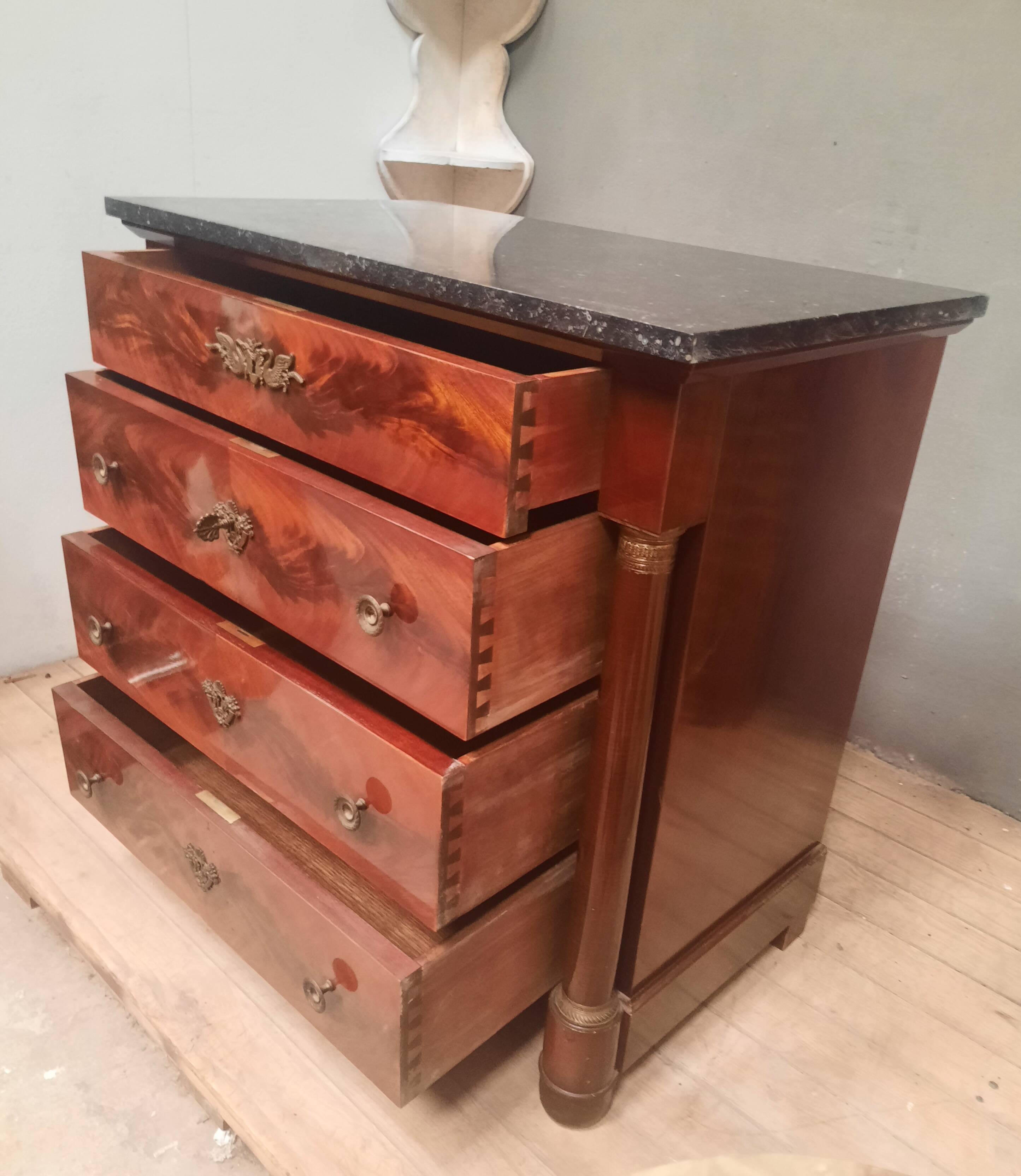 Commode en acajou style empire