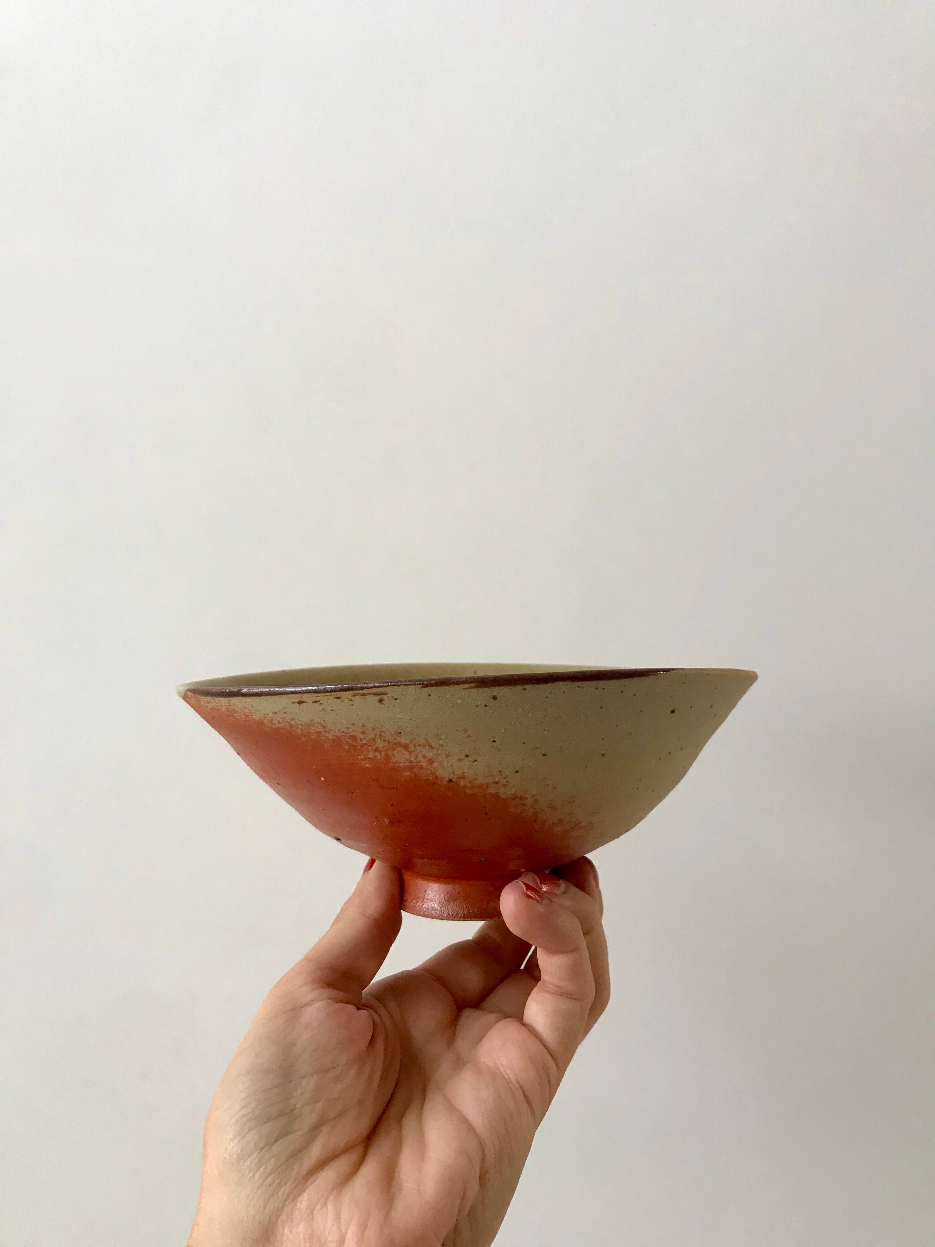 bol / coupe en céramique design émaillée asymétrique orange et beige années 60-70