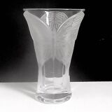 Vase Cristal d'Arques avec papillon relief en verre dépoli  Hauteur 20 cm