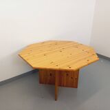Vintage octagonal dining table from the 1980s in pine with an extension.