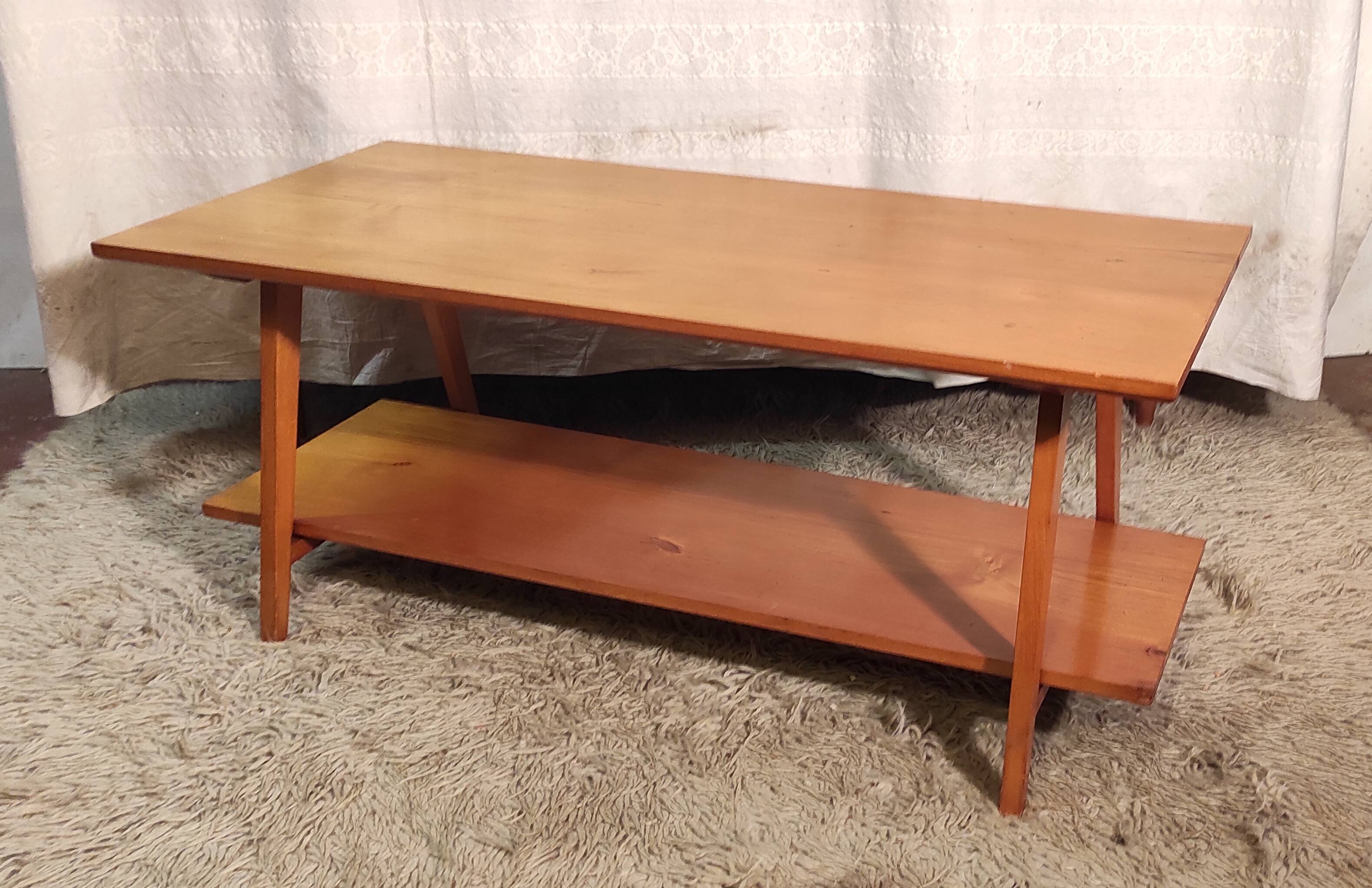 Solid wood coffee table with tapered legs - mid 20th century.