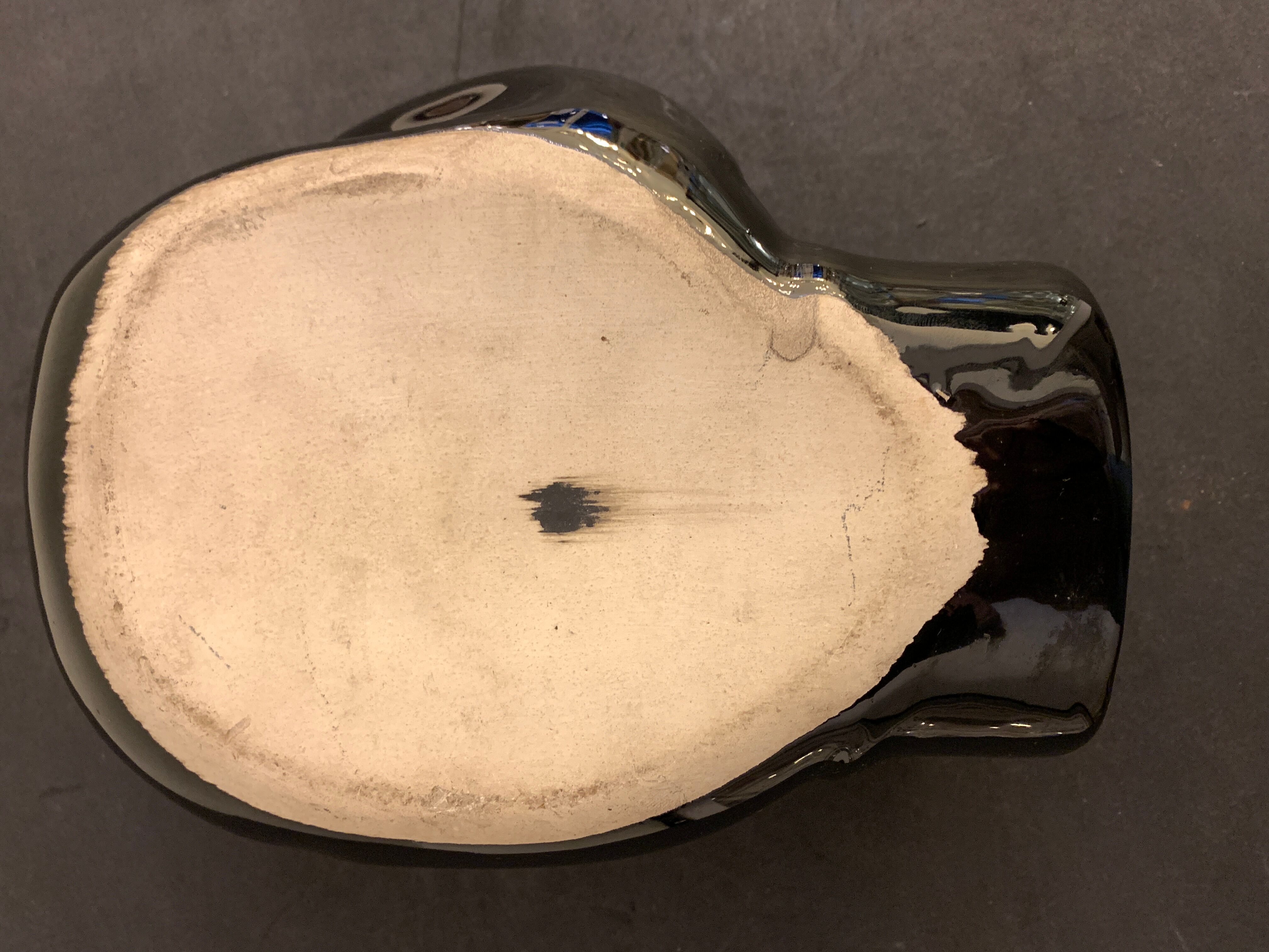 Ashtray or empty pocket in black ceramic, boxing glove JC. Peire, 1970