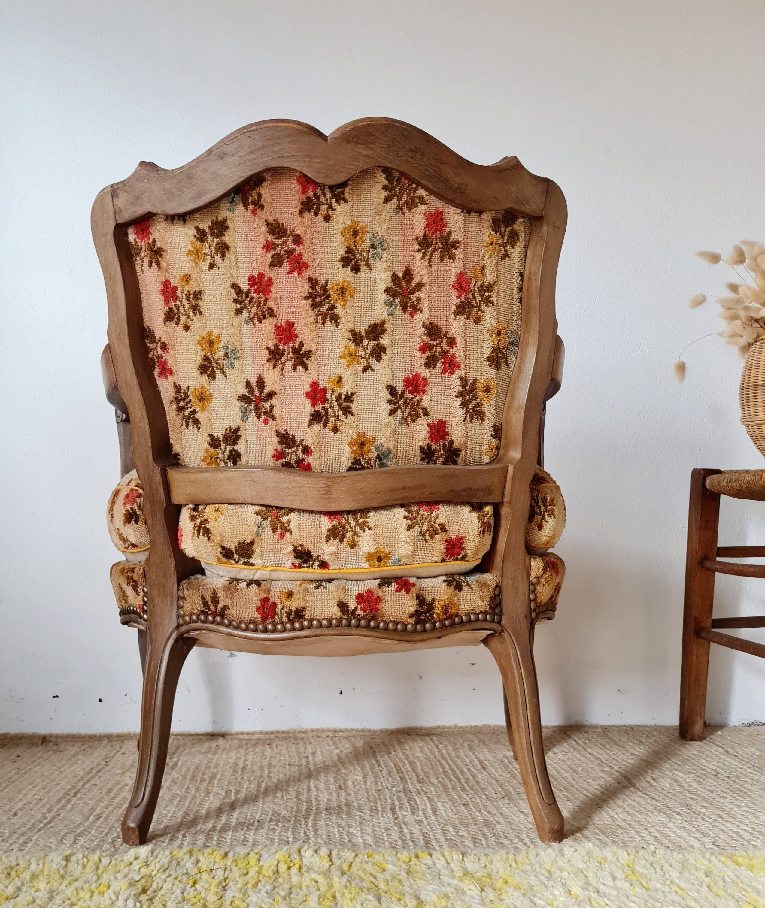 Antique cabriolet armchair in floral velvet – Louis XV style / Retro chic