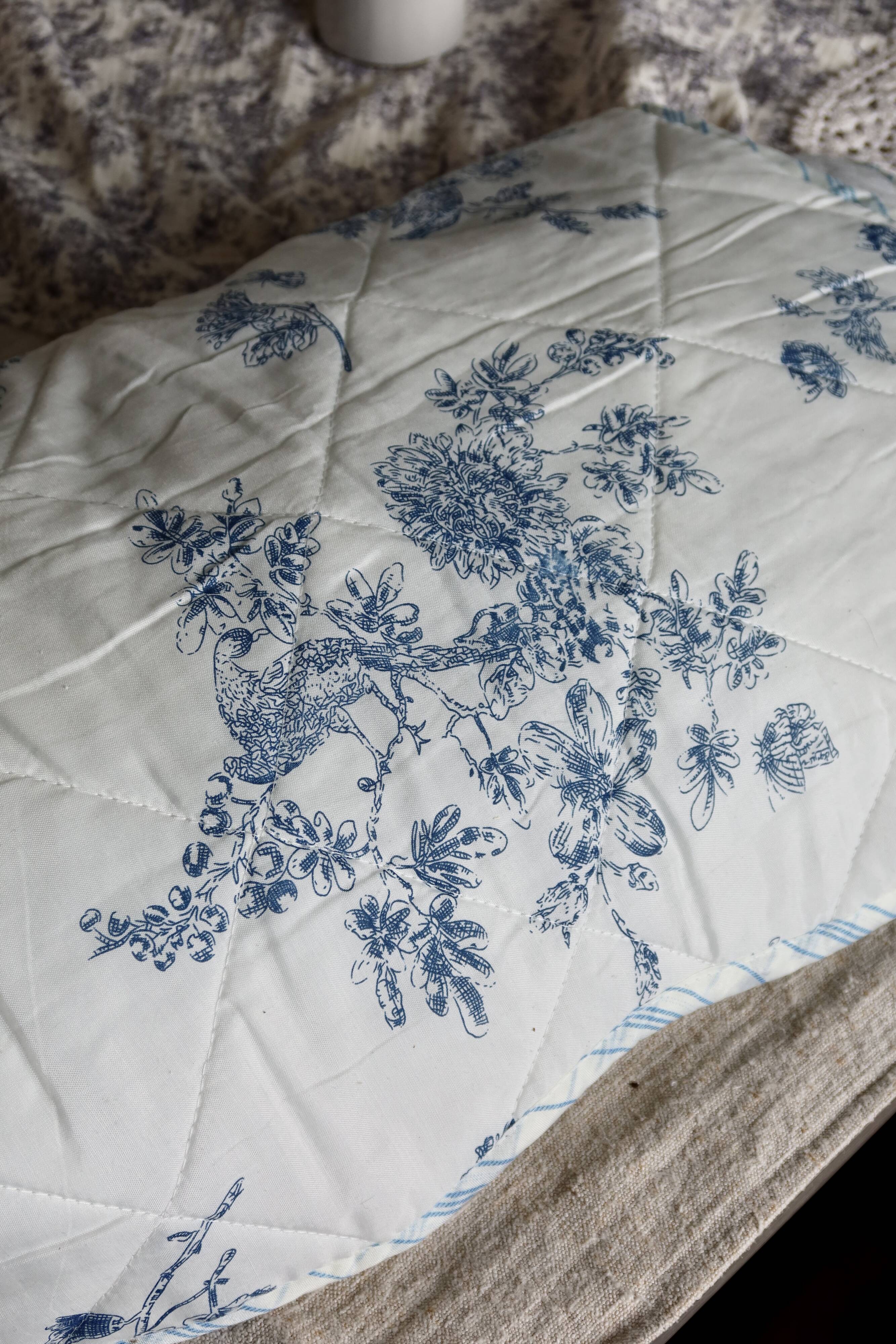 Small vintage quilt with toile de Jouy pattern
