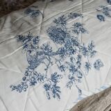 Small vintage quilt with toile de Jouy pattern