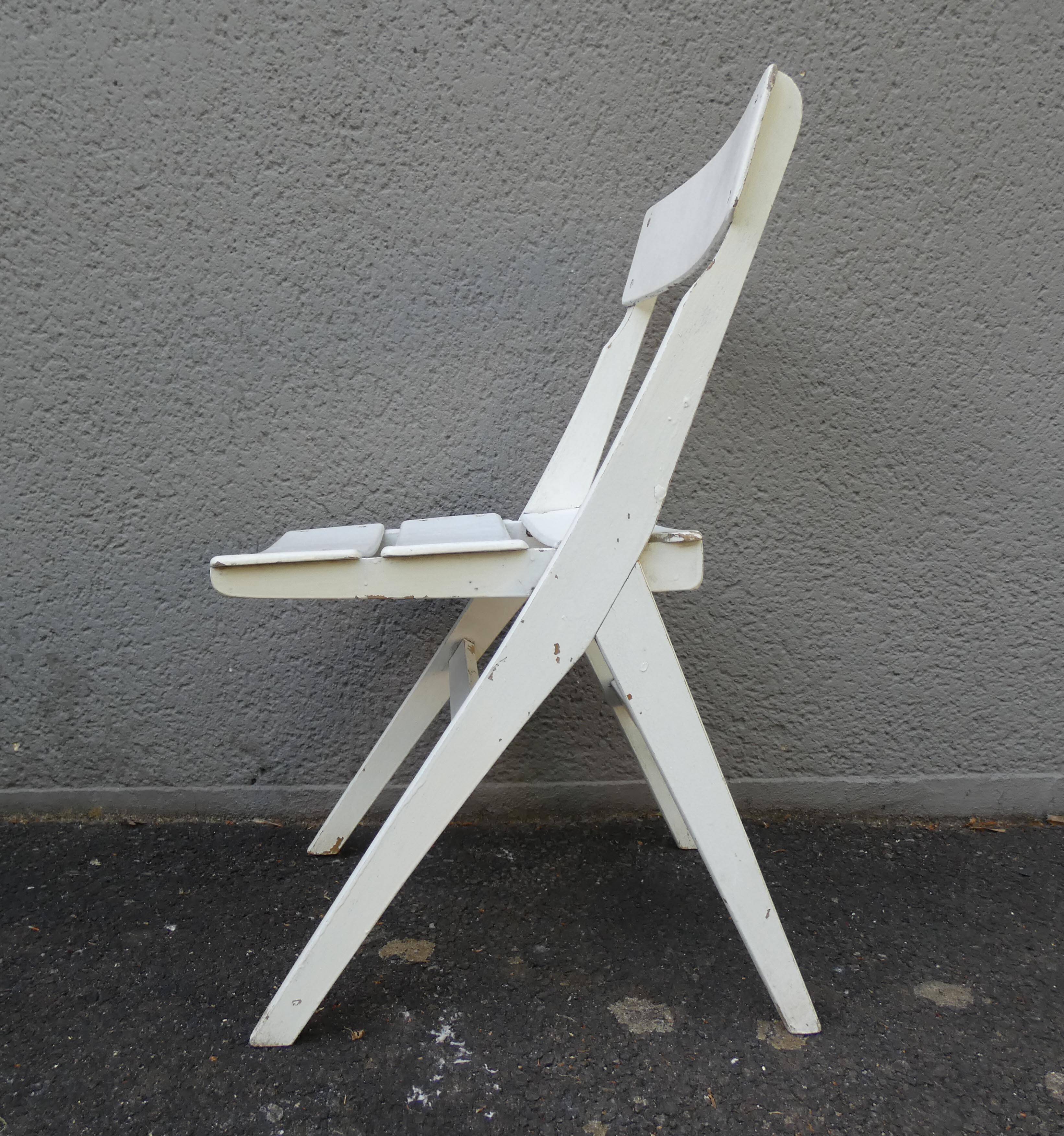 Scandinavian desk with compass legs for children