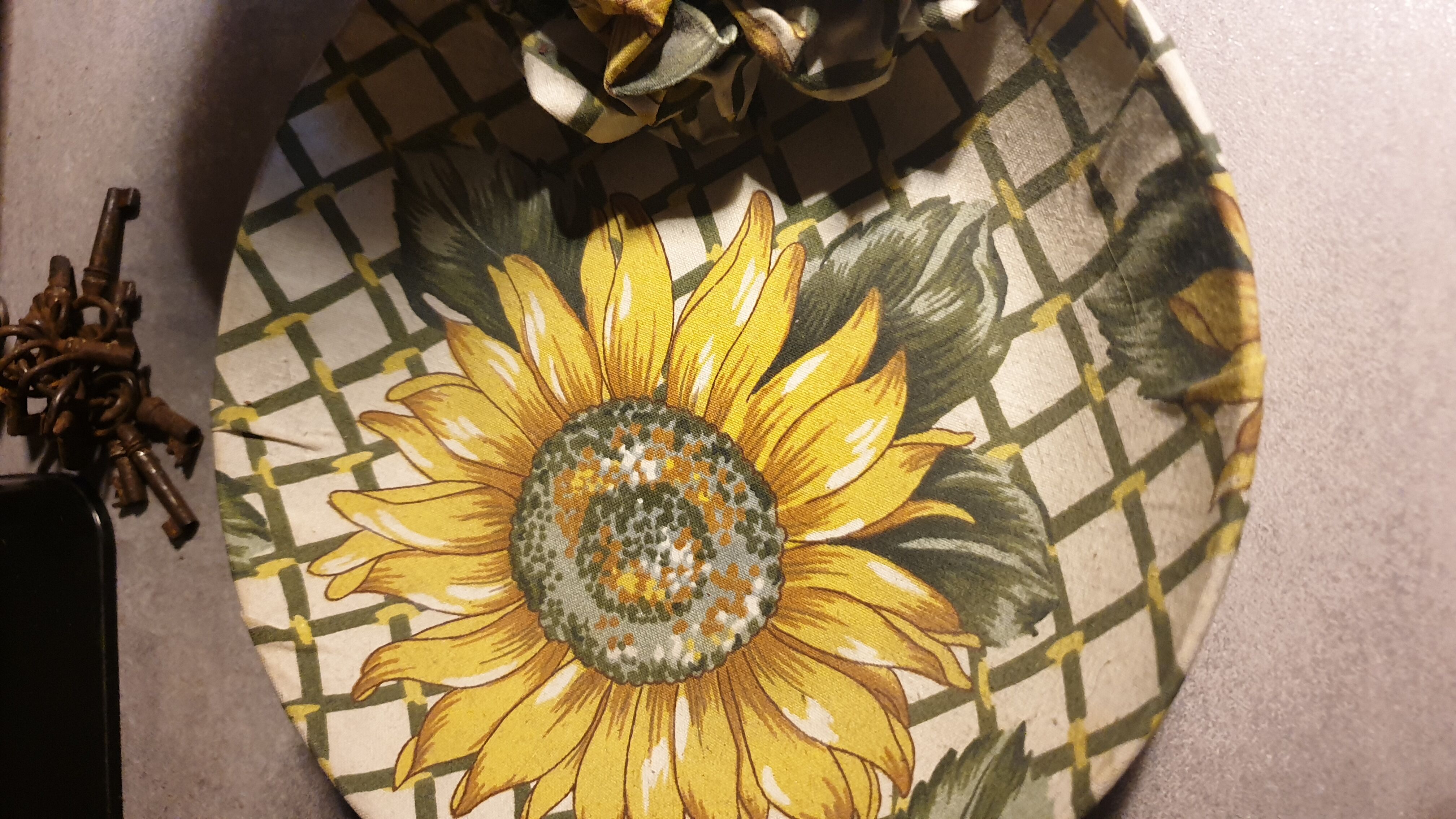 Vase and ceramic cup in fabrics