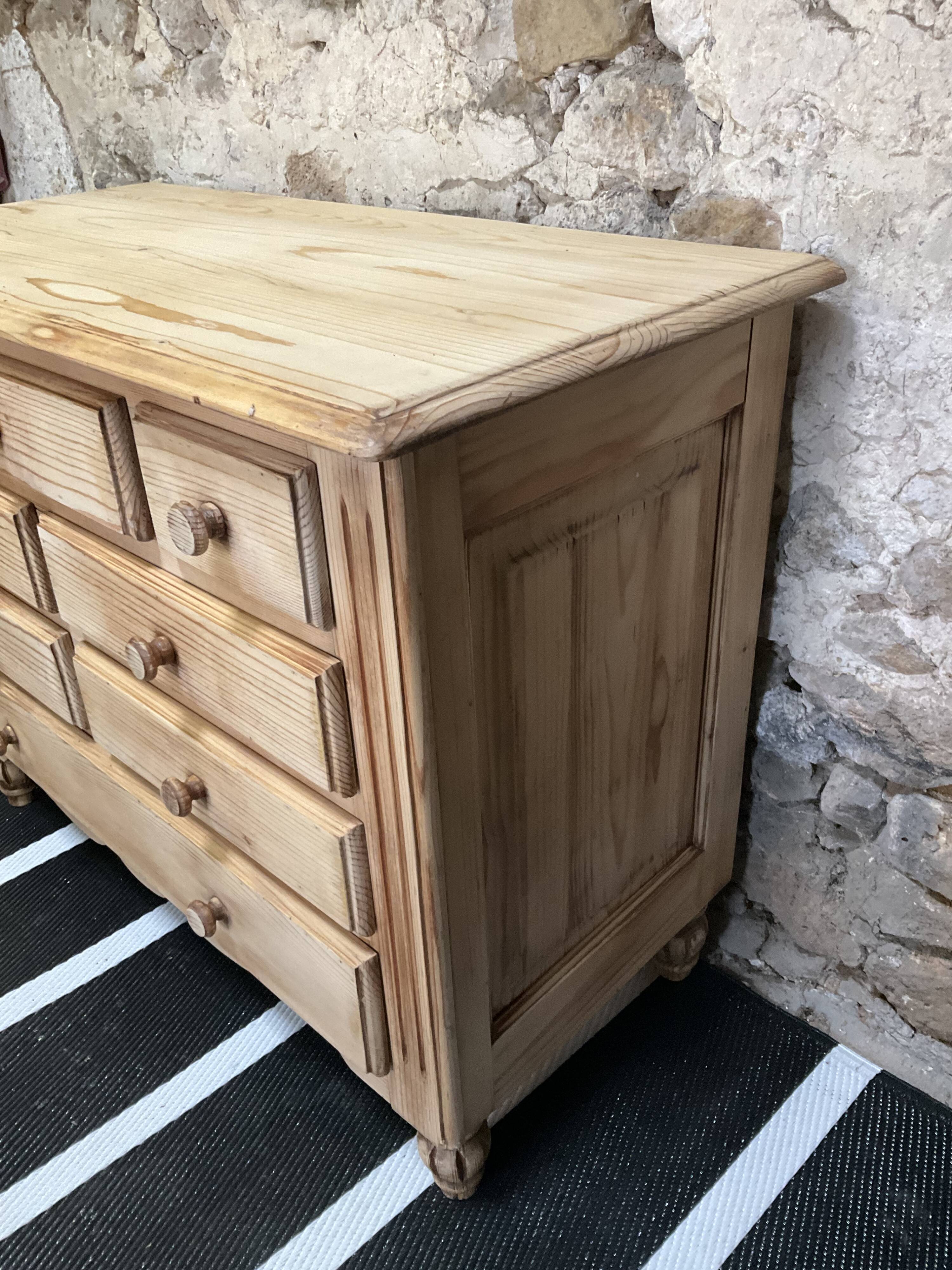 Chest of drawers light wood drawers