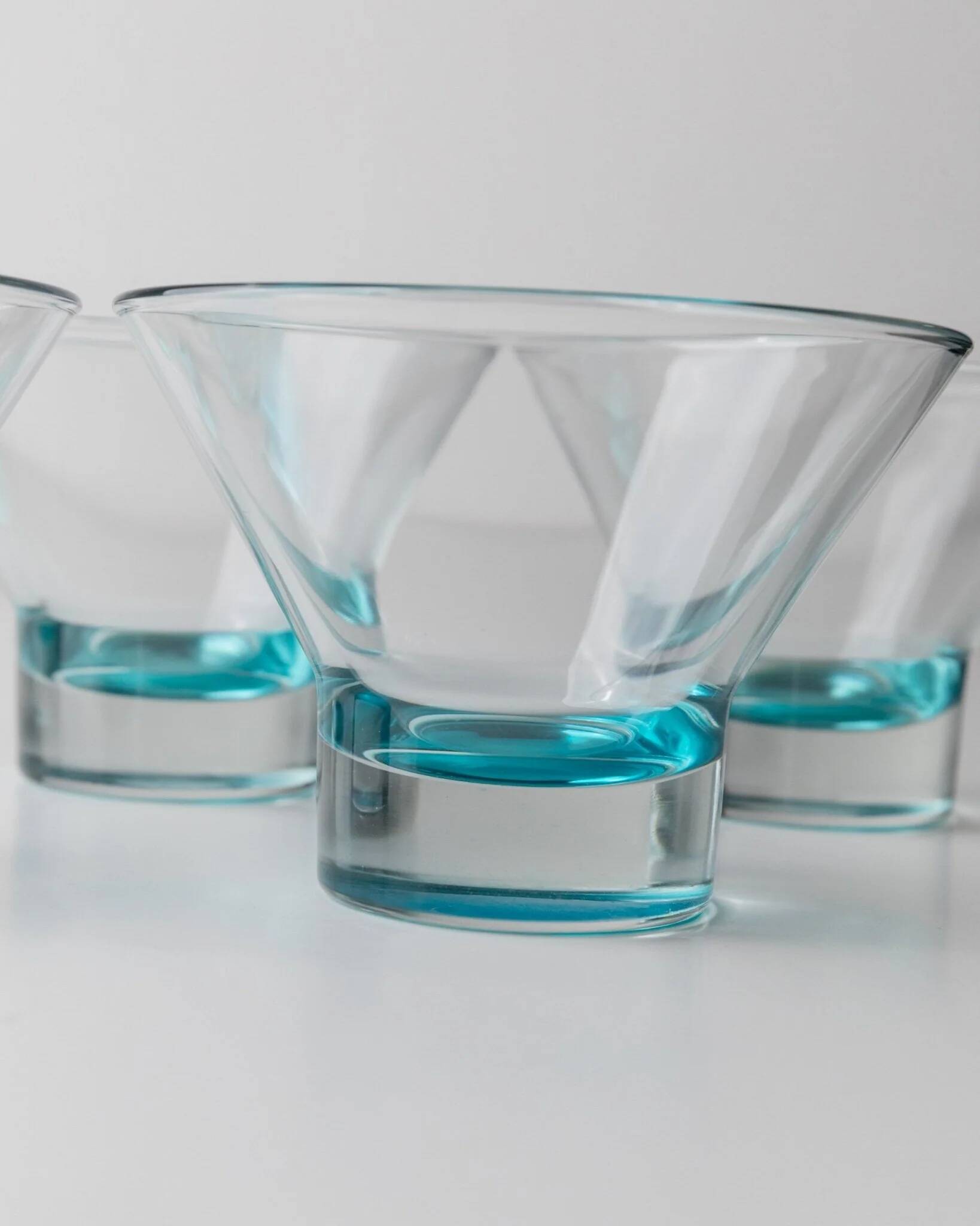 5 Verres à boire en verre de Murano turquoise – Design pop-art italien des années 1980, ensemble de 5 avec socle lourd