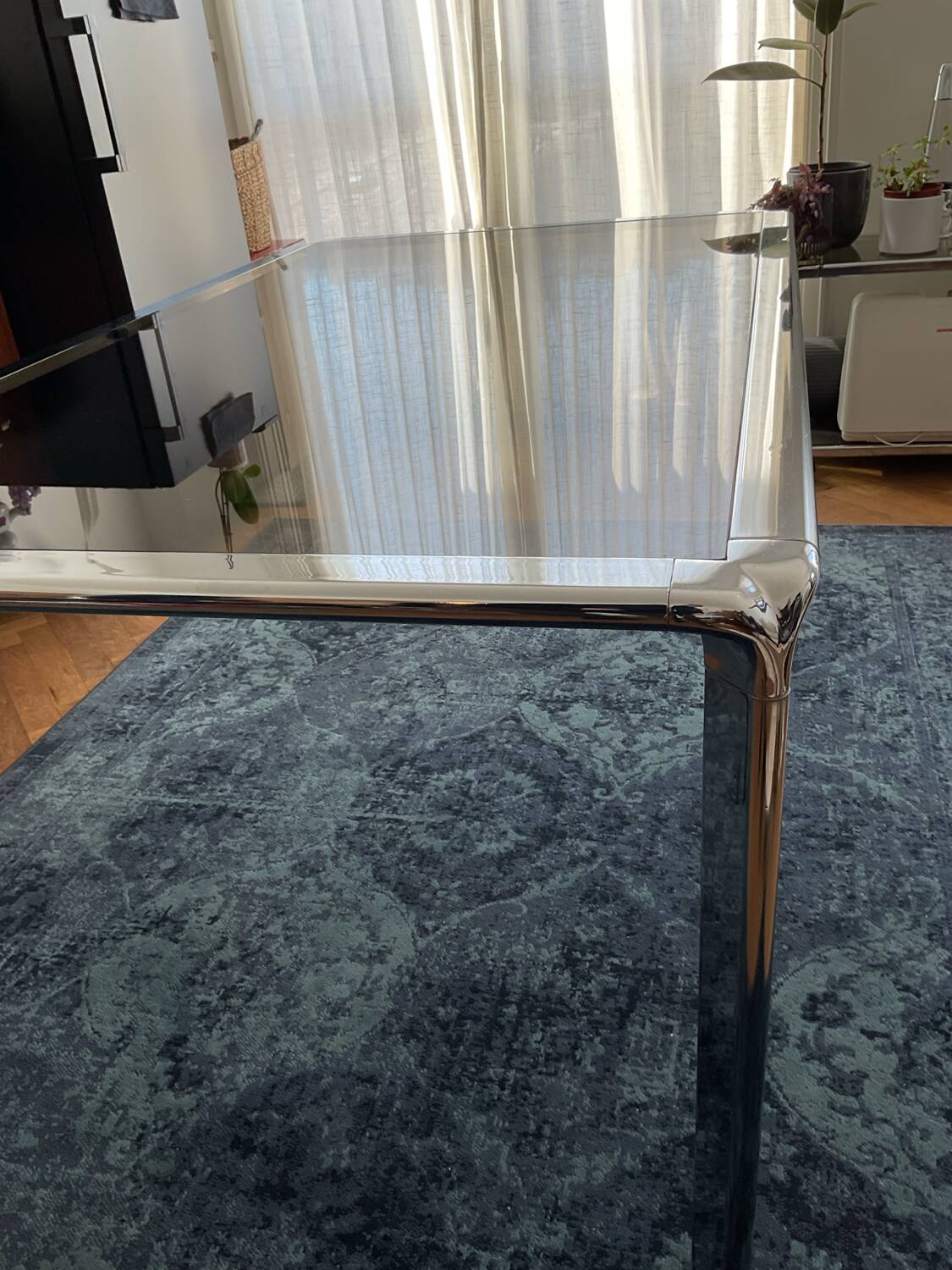Table à manger chromée design et production par Fratelli Orsenigo