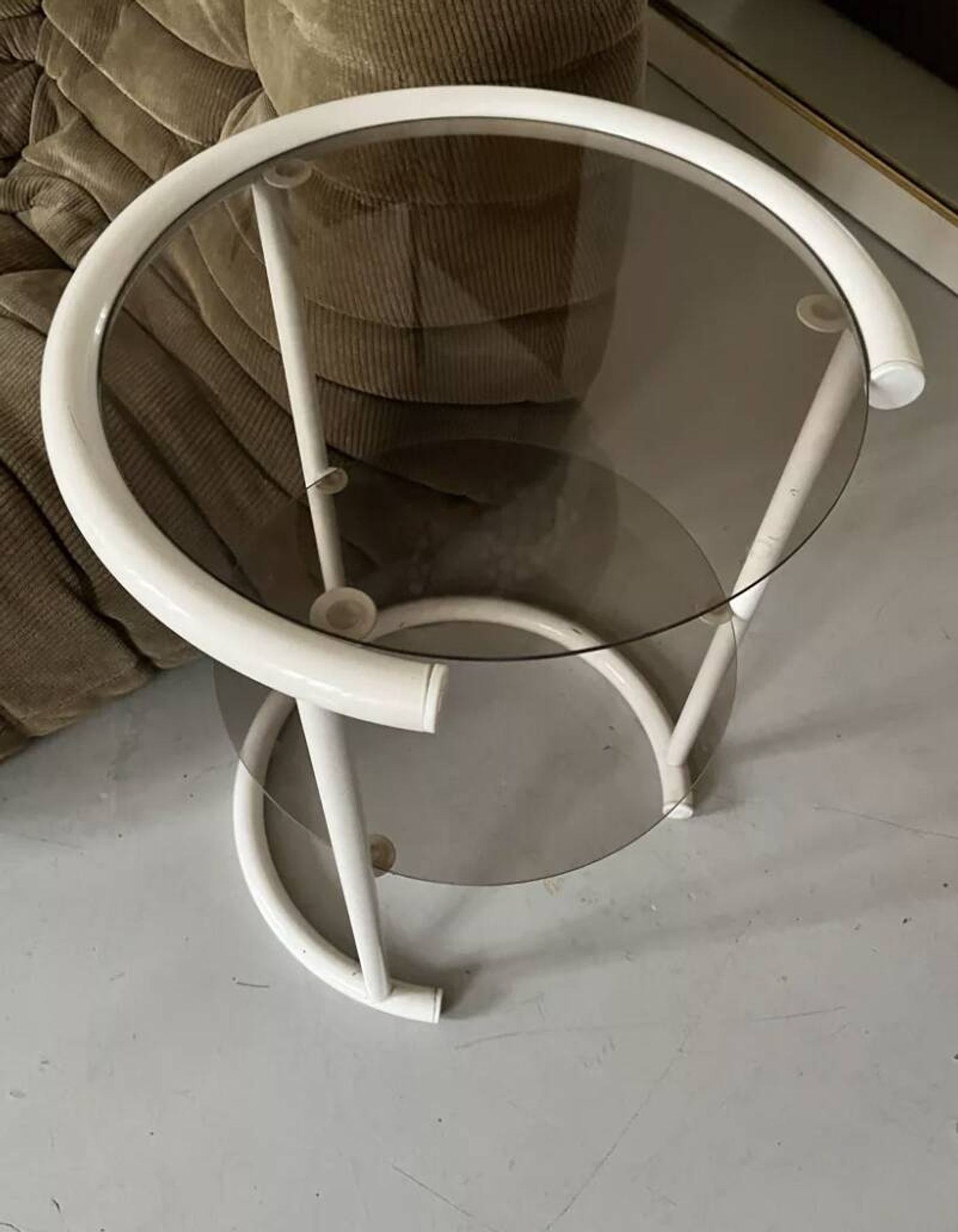 Tubular space age serving table in white metal and pink smoked glass, 1970s design