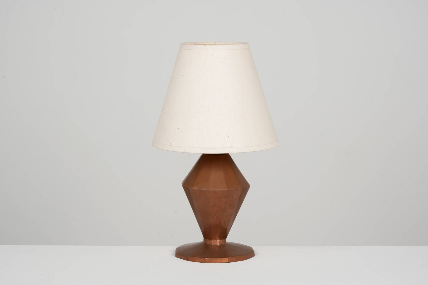 Art Deco Modernist lamp in copper dinanderie circa 1930