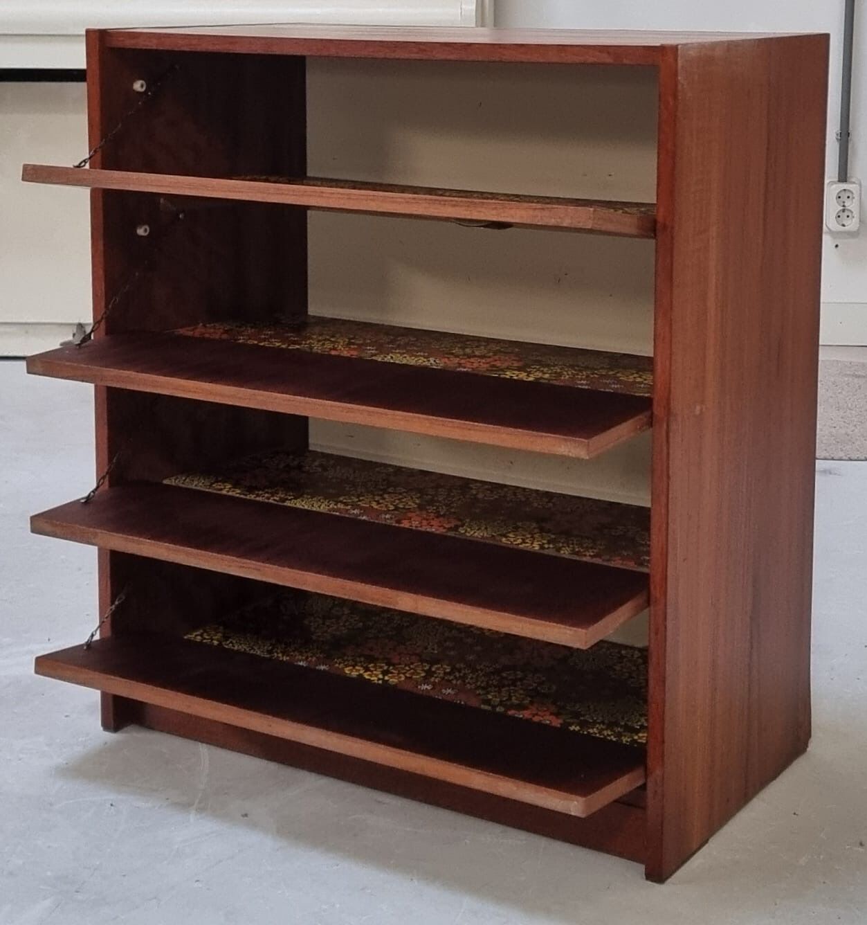 Armoire à chaussures du milieu du siècle