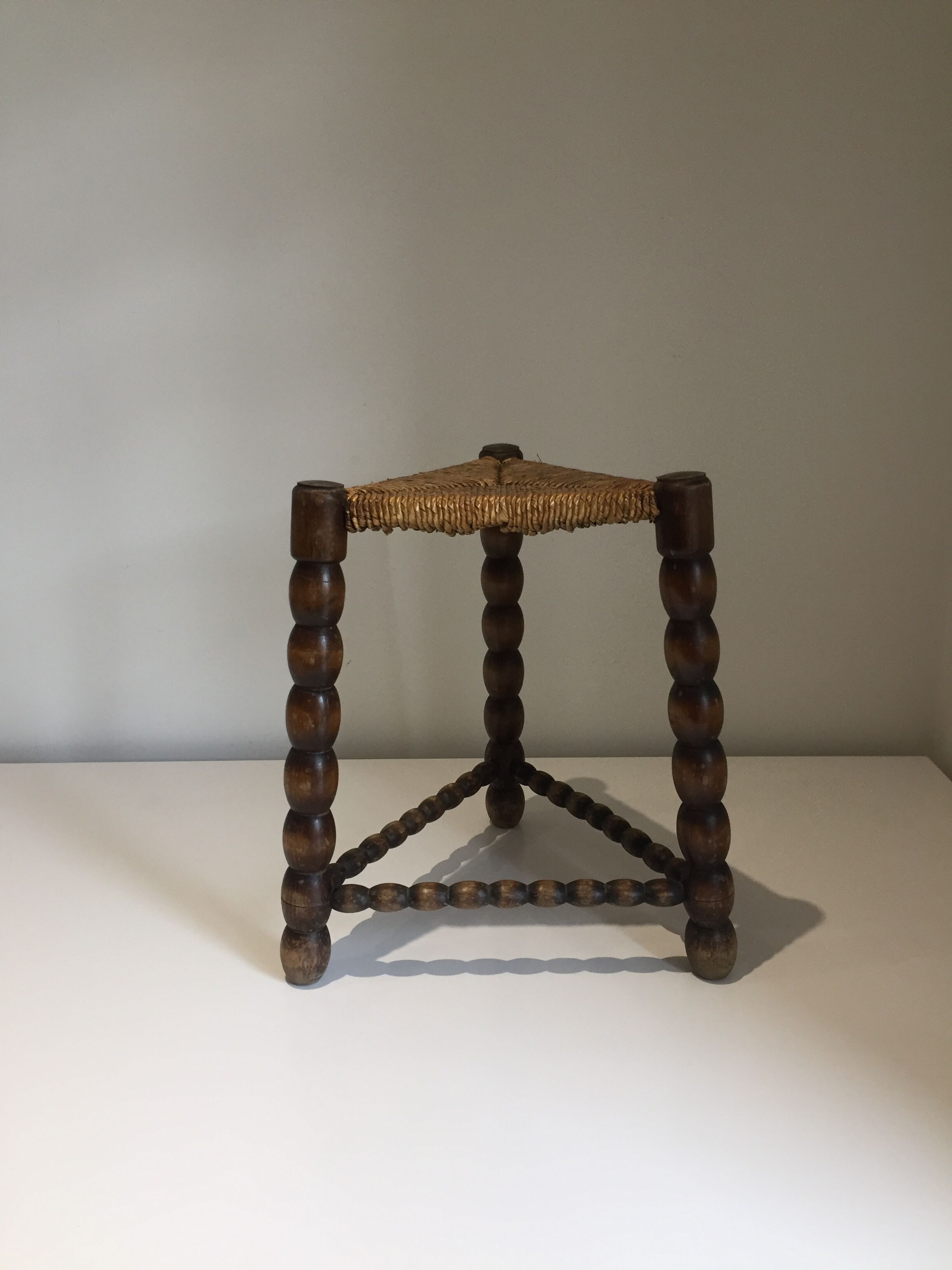 French mulched tripod stool