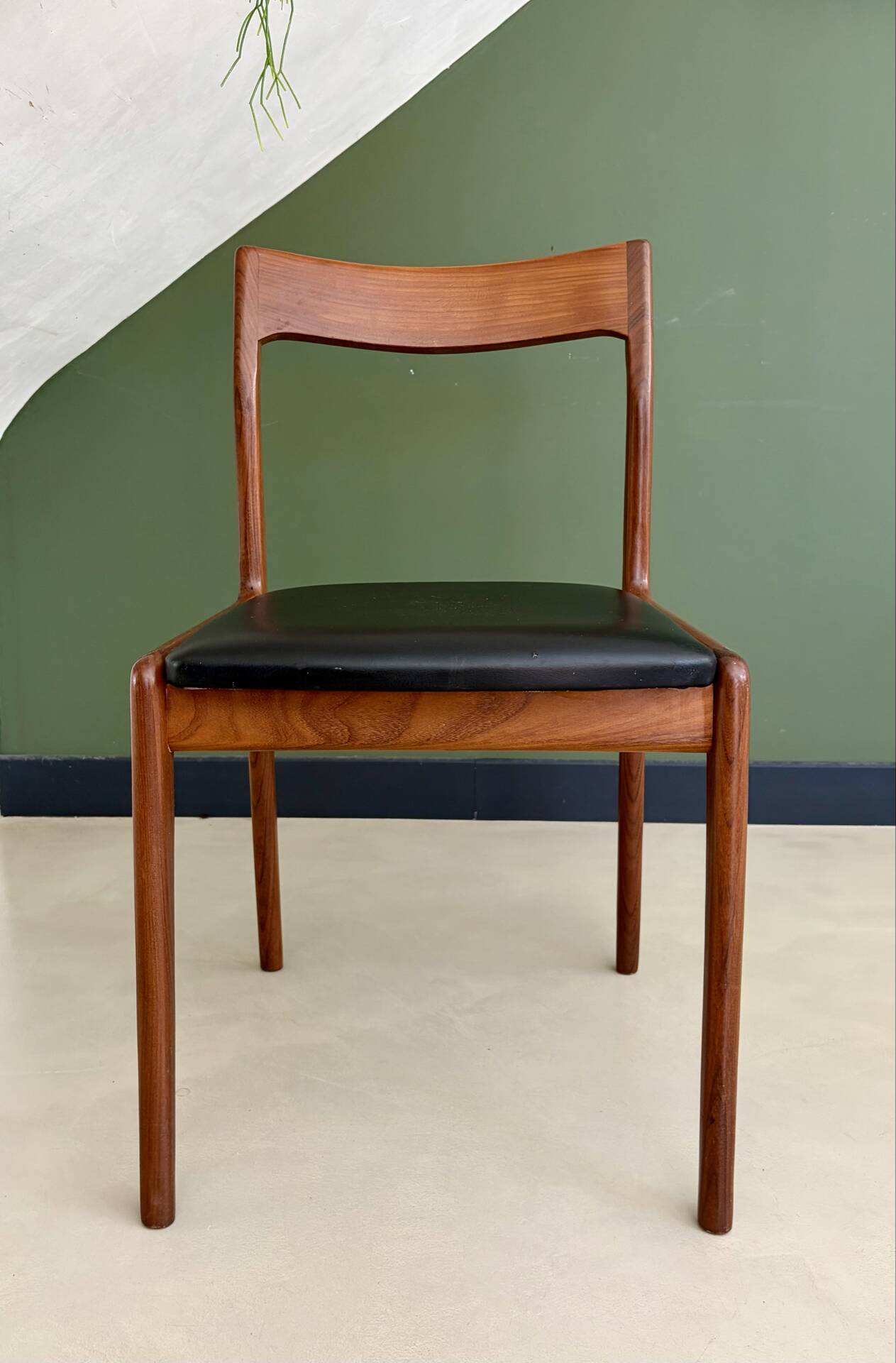 Set of 6 Danish teak chairs, 1970s.