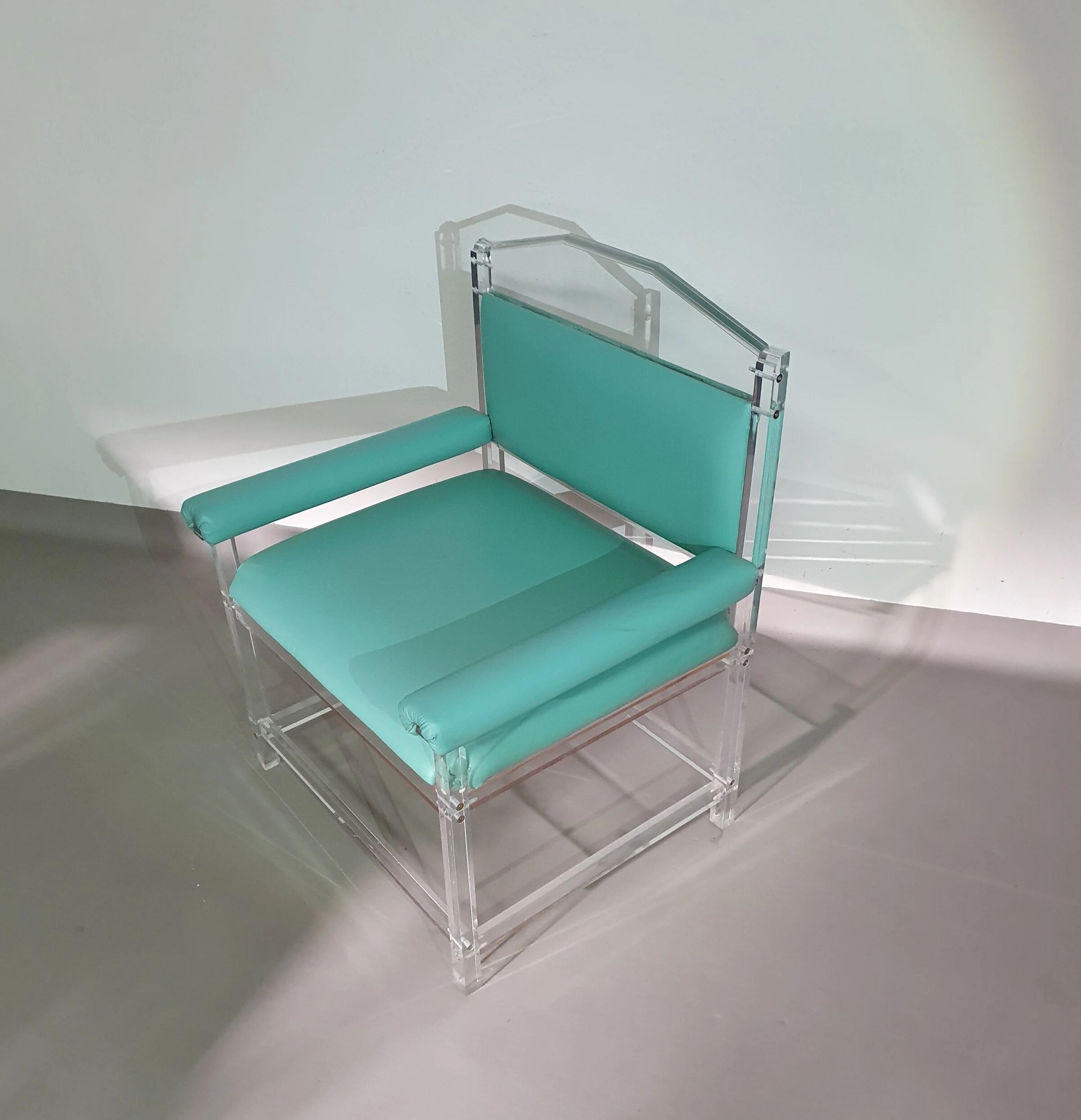 Chaise rare en plexiglas / acrylique / années 80