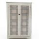 Armoire patinée en bois brut