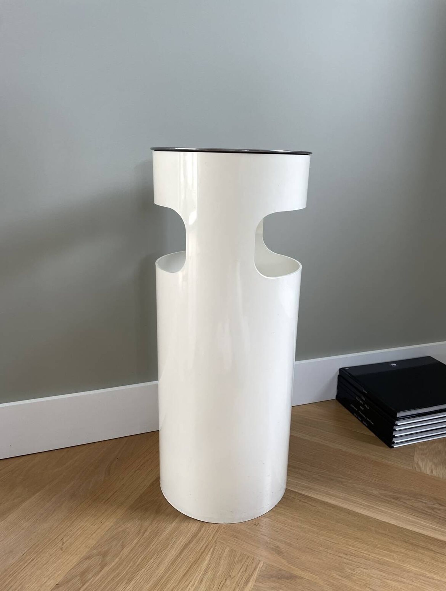 Umbrella stand by designer Gino Colombini for Kartell (model 4610-50)