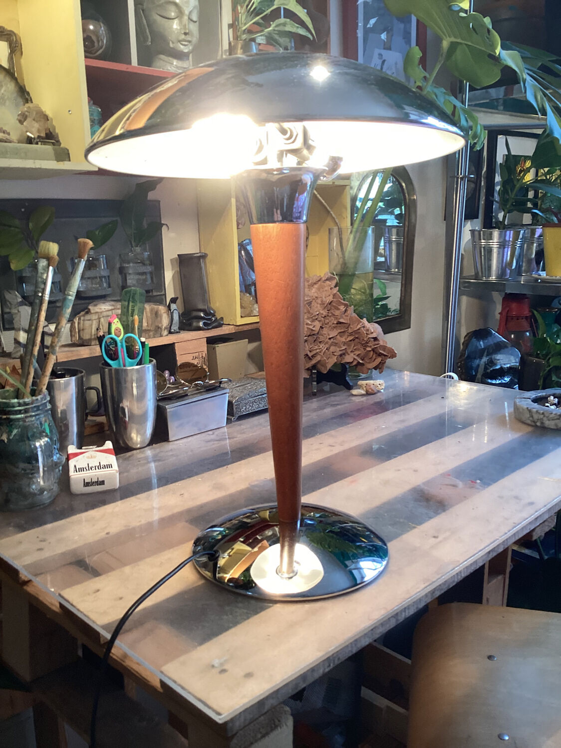Vintage design liner mushroom table lamp