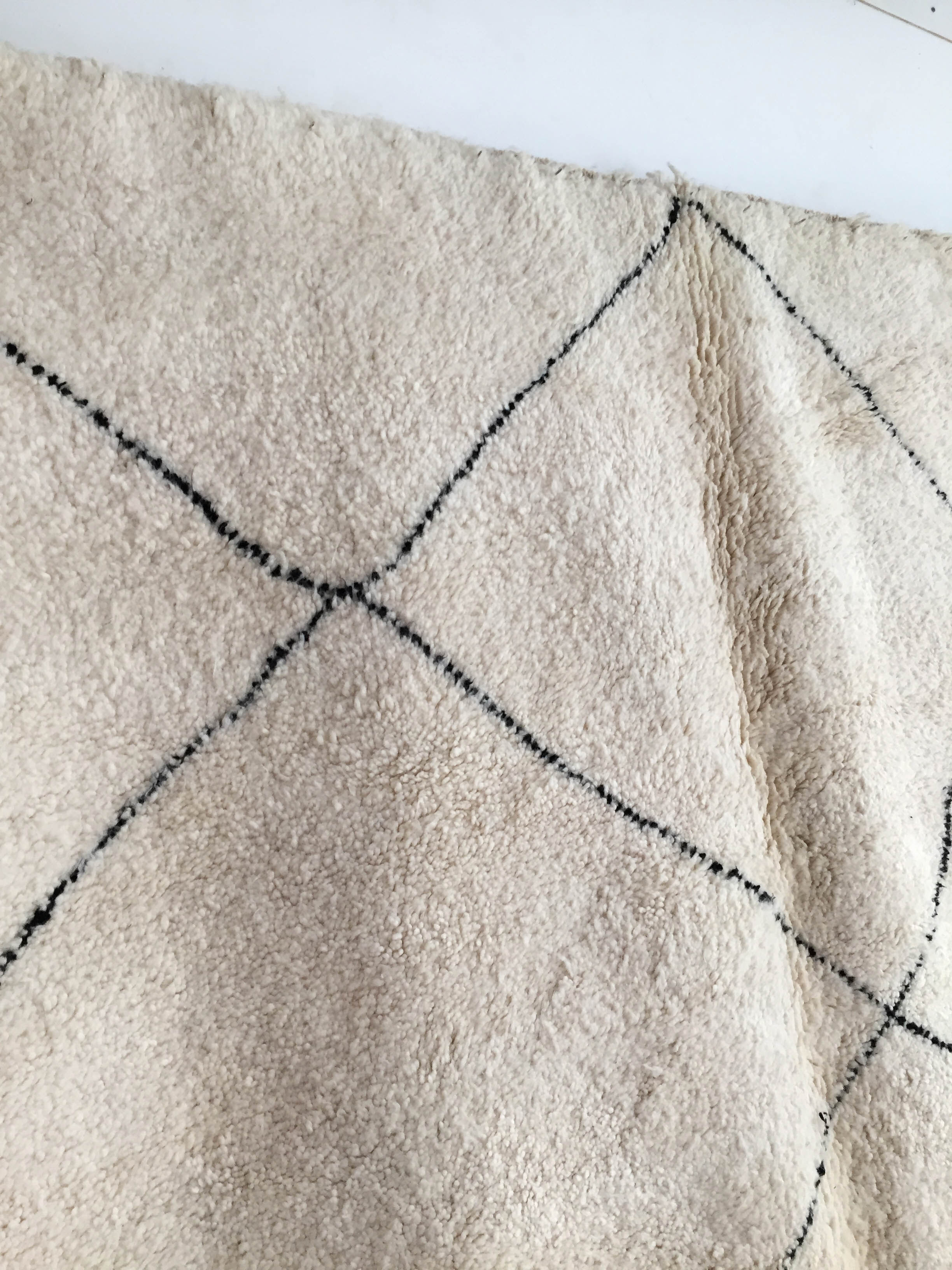 Moroccan Berber carpet Beni Ouarain ecru with black diamonds 300x217cm