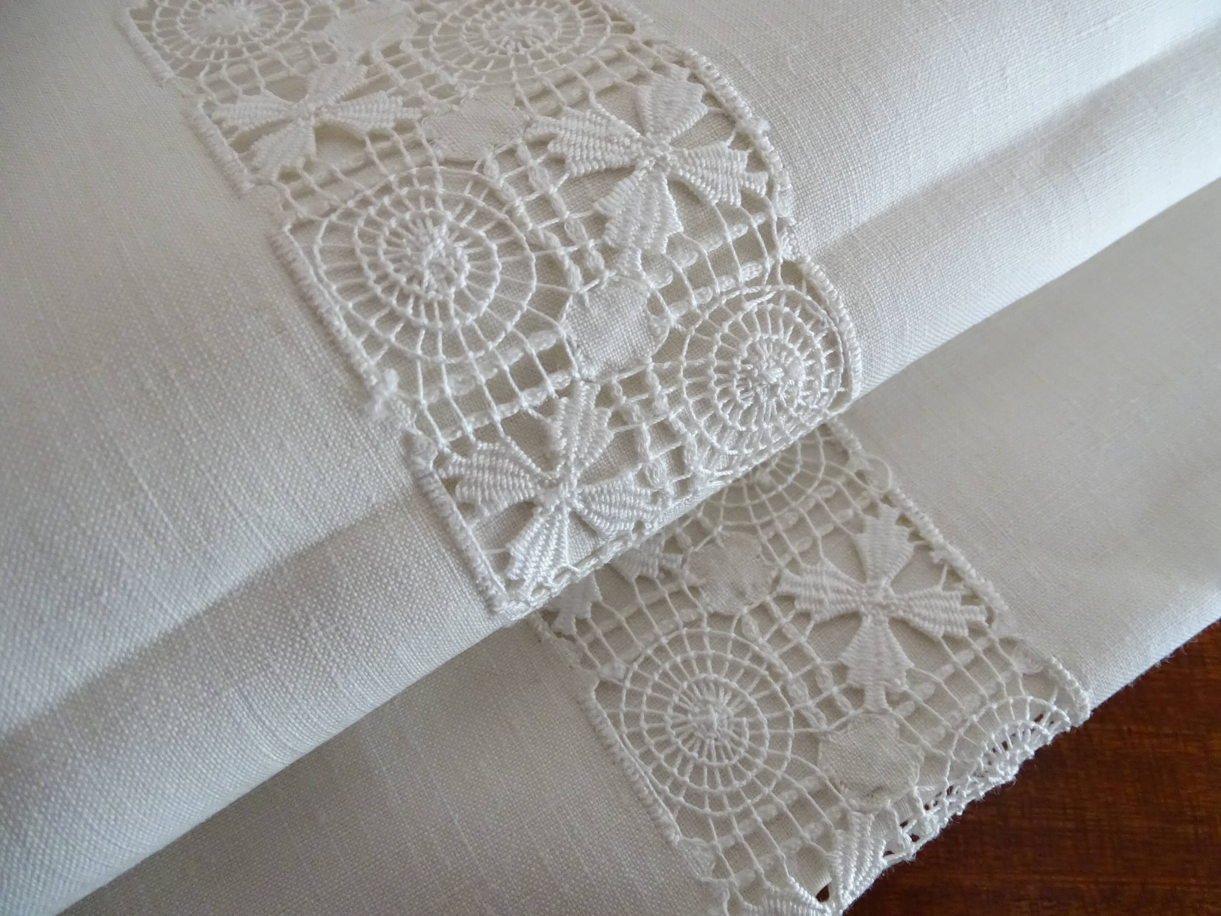 Nappe et 14 serviettes en lin ajouré broderies fines 335 x 170