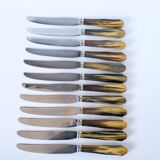 Lot de 12 couteaux en corne marbrés marron et beige 1960