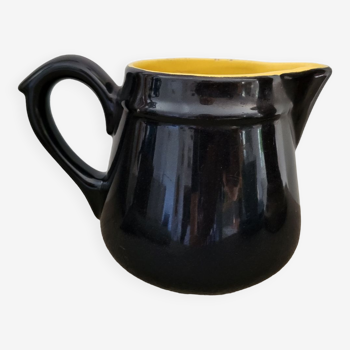 Old navy and yellow pitcher