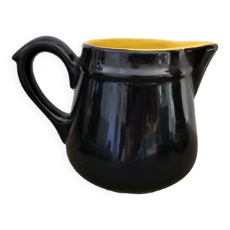 Old navy and yellow pitcher