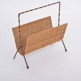 Ensemble de chaises en rotin italien du milieu du siècle avec table d'appoint et porte-revues