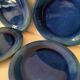 6 assiettes en grès émaillé – bleu cobalt & turquoise