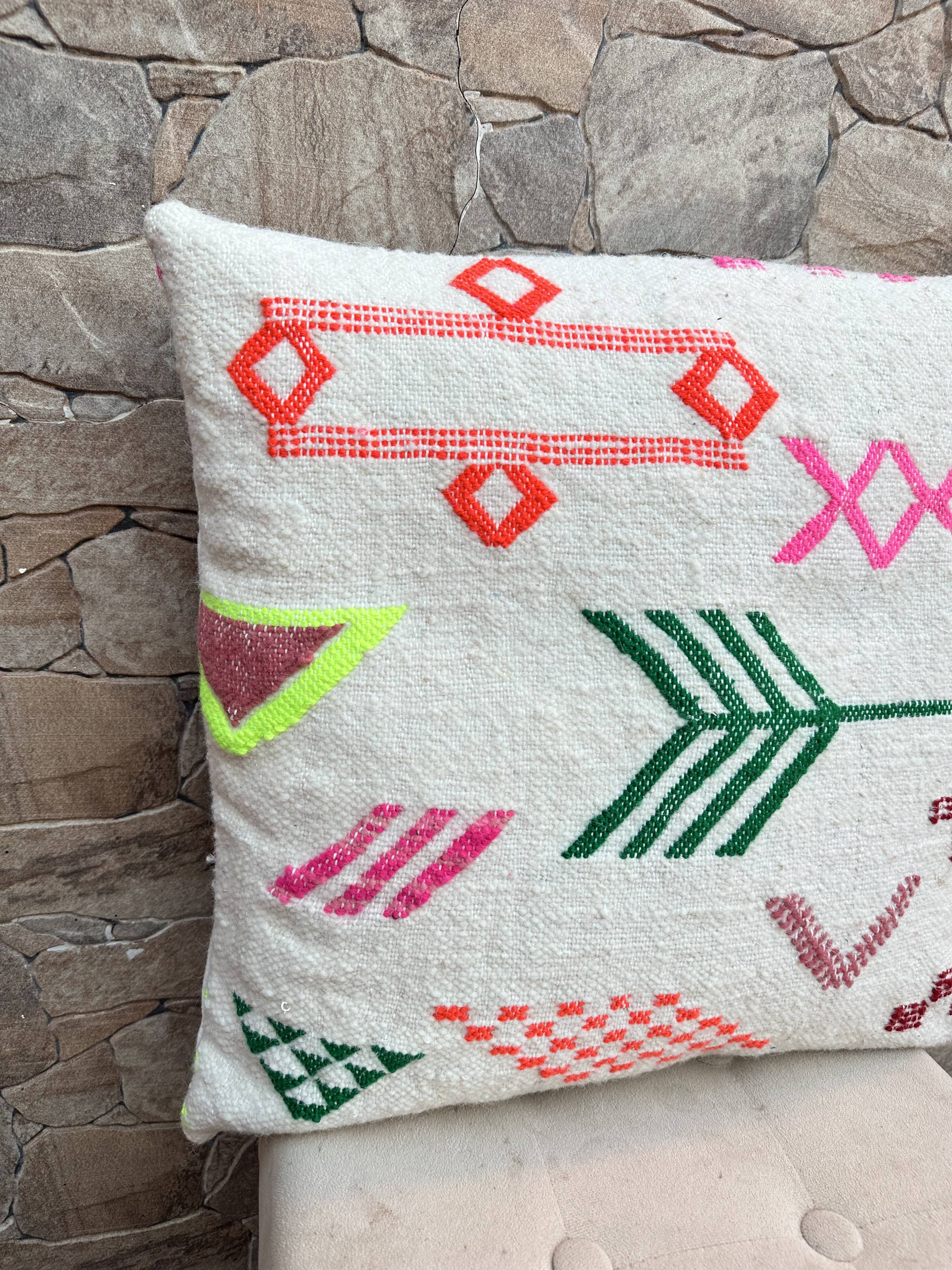 Handmade Berber wool cushion: Moroccan Kilim cushion (45x45cm)