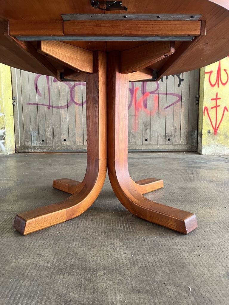 Table T40 in solid oak by Pierre Chapo from around 1970.