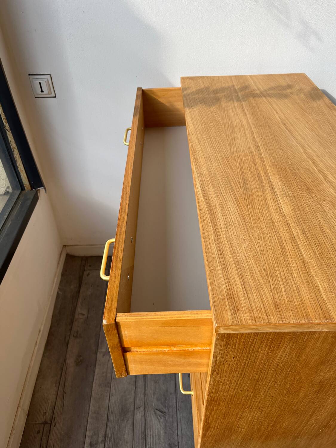 Tapered leg chest of drawers