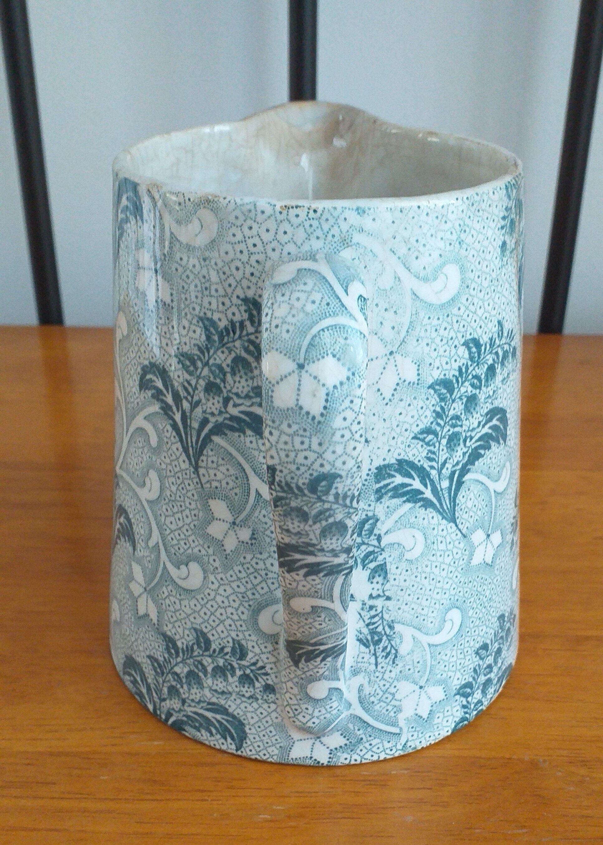 Porcelain pitcher Creil and Montereau