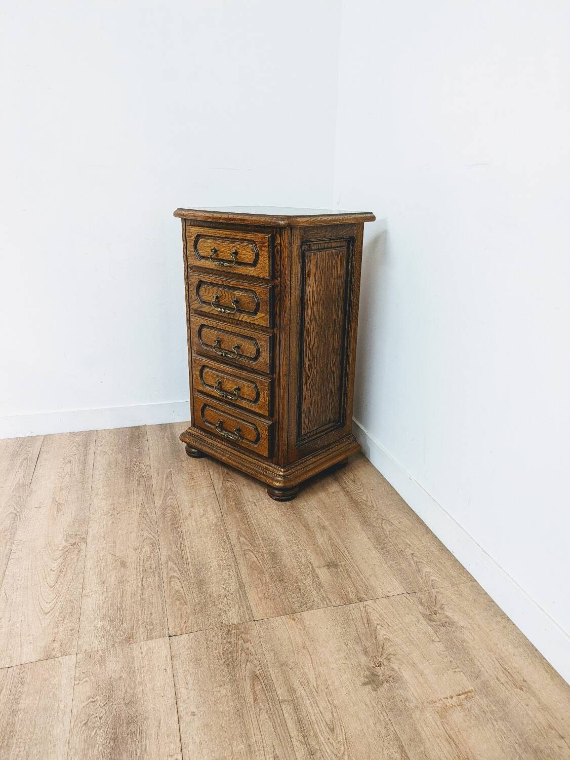 Vintage wooden chest of drawers